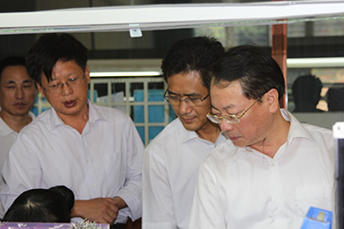 福建省紀(jì)委副書記、監(jiān)察廳廳長(zhǎng)陳善光一行視察虹潤(rùn)公司